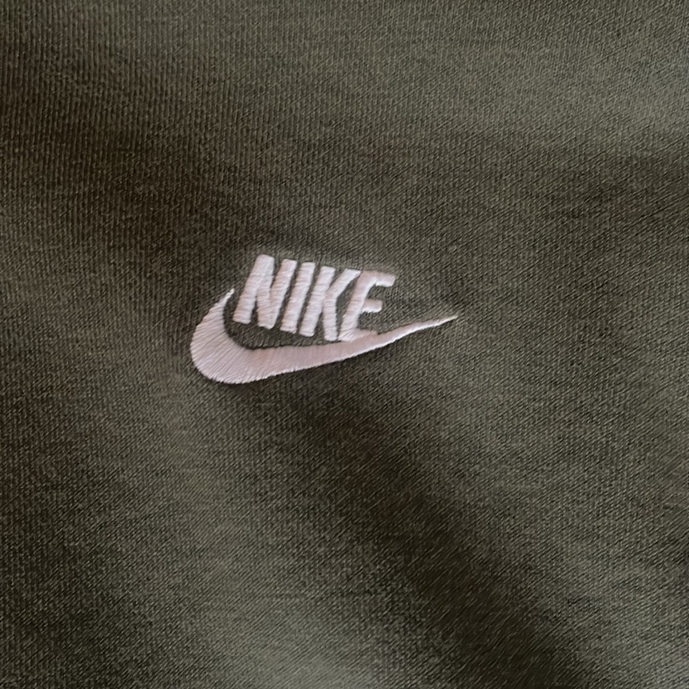 The Nike hoodie Medium (dark green) - Picture 2 of 3